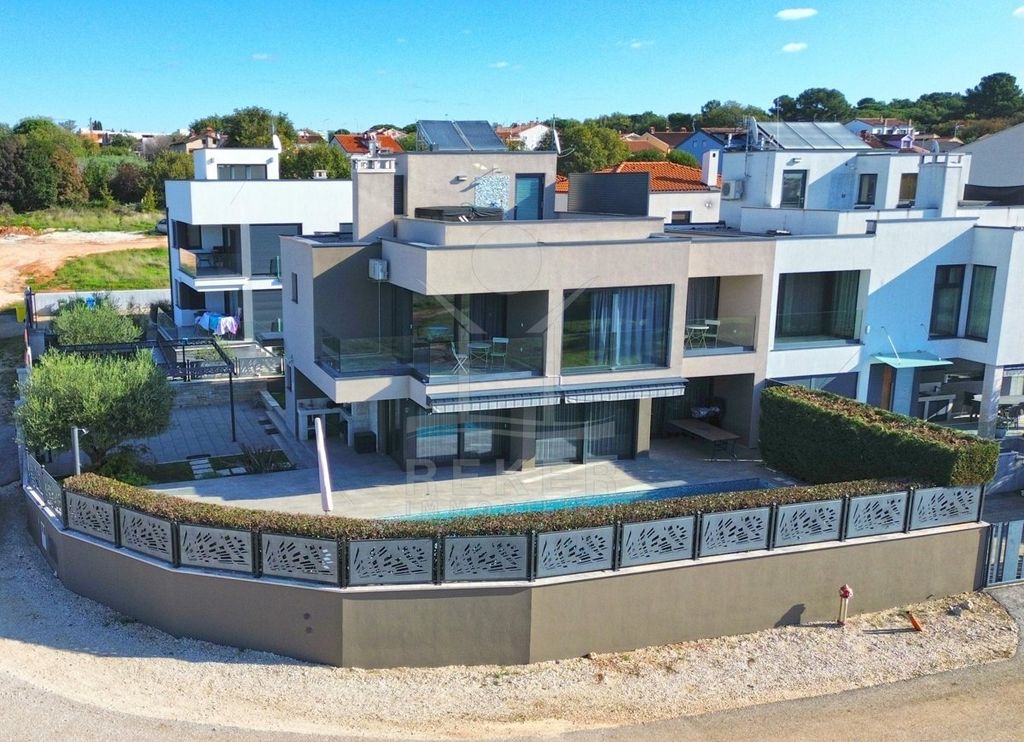 Maison de luxe à vendre à Porec, 1 050 000 €, Photo 2
