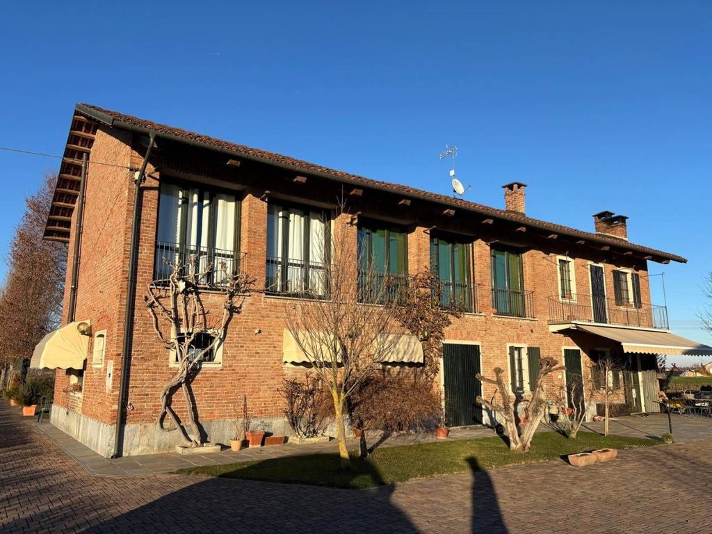 Luxury House for sale in Savigliano, 650 000 €, Photo 2