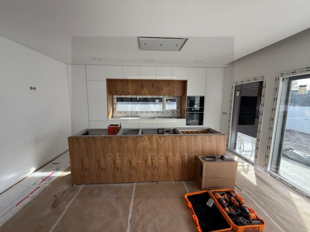 Luxury House for sale in Seixal, 550 000 €, Photo 1