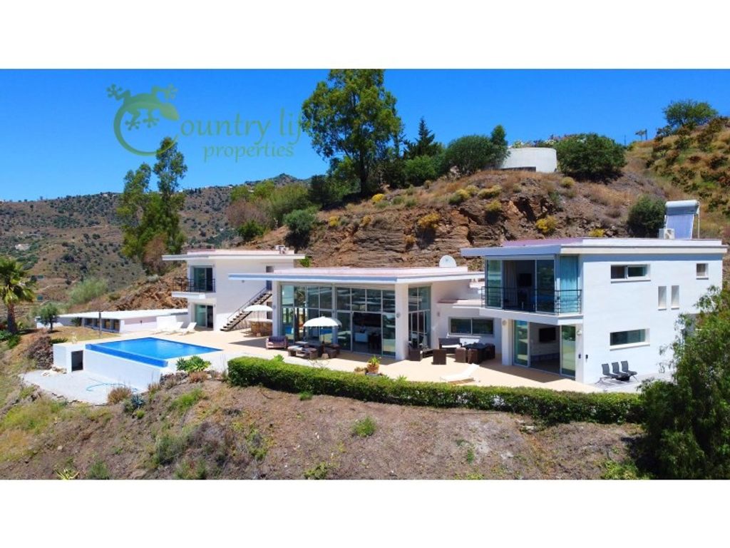 Luxury House for sale in Sayalonga, 1 350 000 €, Photo 1