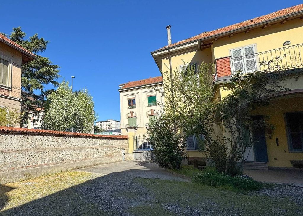 Luxury House for sale in Monza, 1 130 000 €, Photo 2