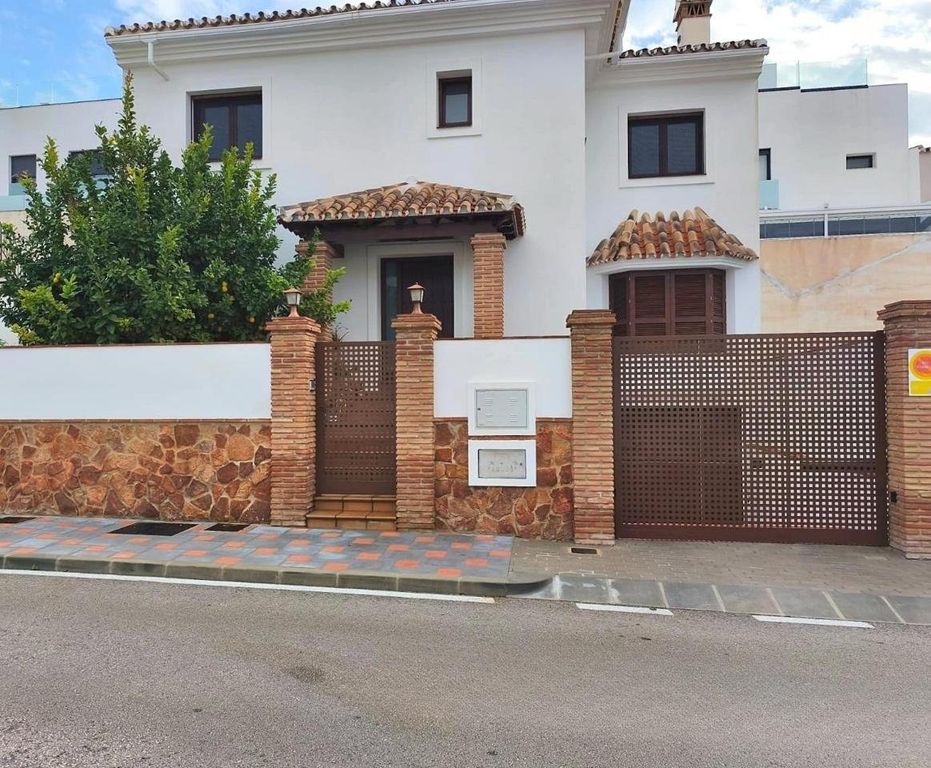 Maison de luxe à vendre à Fuengirola, 745 000 €, Photo 1