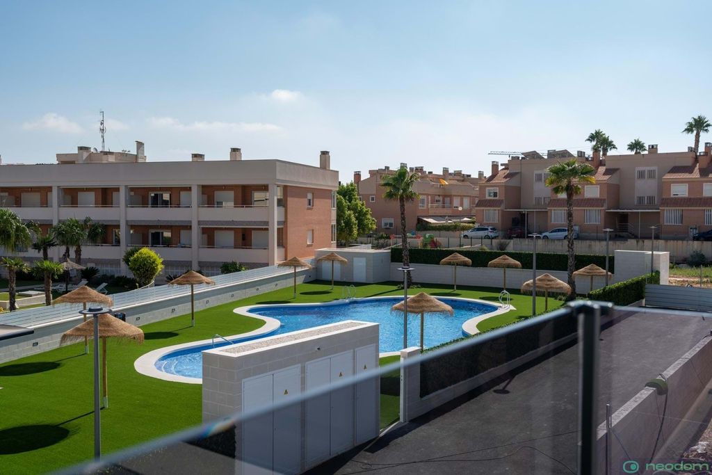 Maison de luxe à vendre à Alicante, 420 000 €, Photo 2