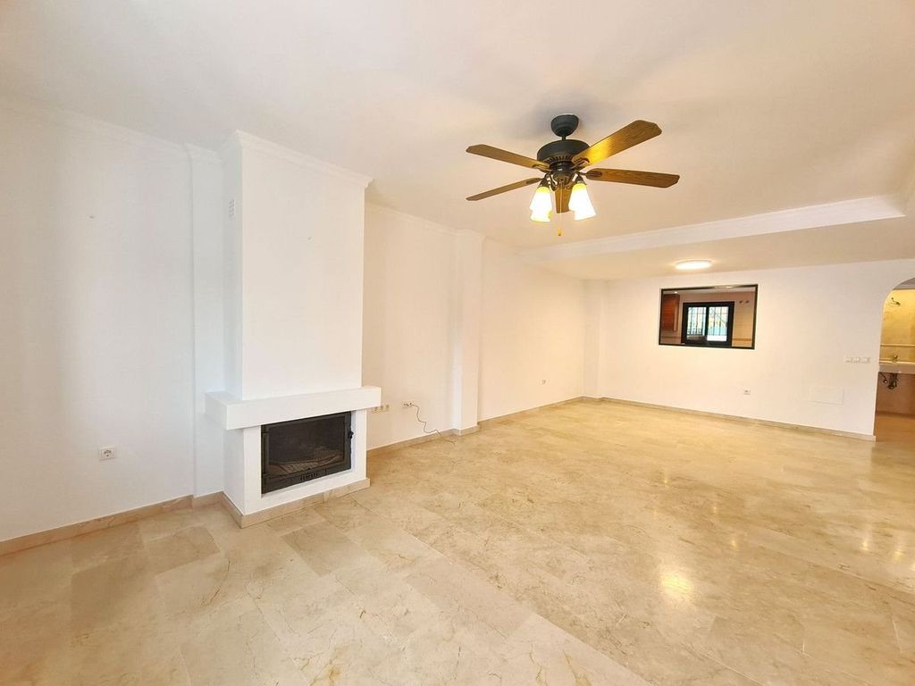 Maison de luxe à vendre à Manilva, 560 000 €, Photo 2