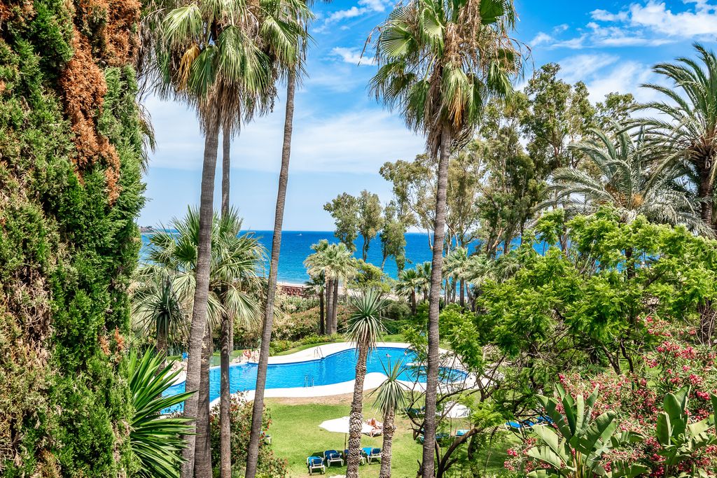 Luxury House for sale in Marbella, 2 100 000 €, Photo 2