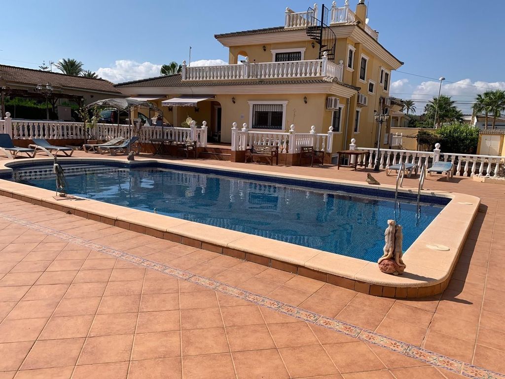 Luxury House for sale in Torrevieja, 598 000 €, Photo 2