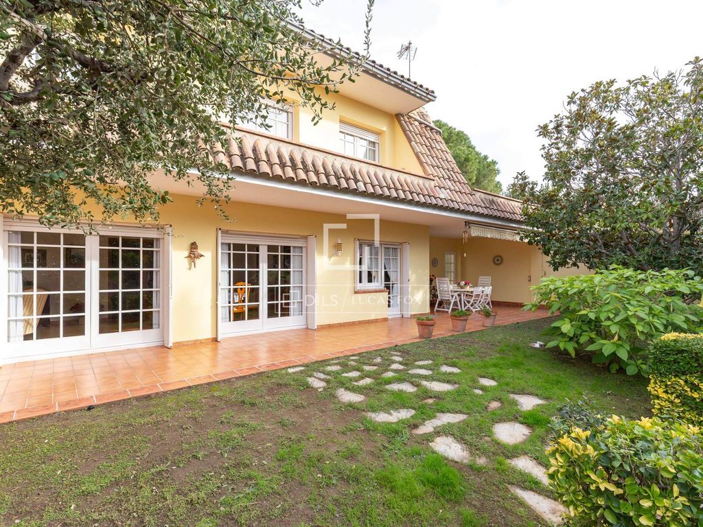 Luxury House for sale in Sant Just Desvern, 1 480 000 €, Photo 1