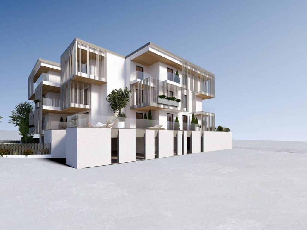 Luxury Apartment for sale in Riva Del Garda, 700 000 €, Photo 2