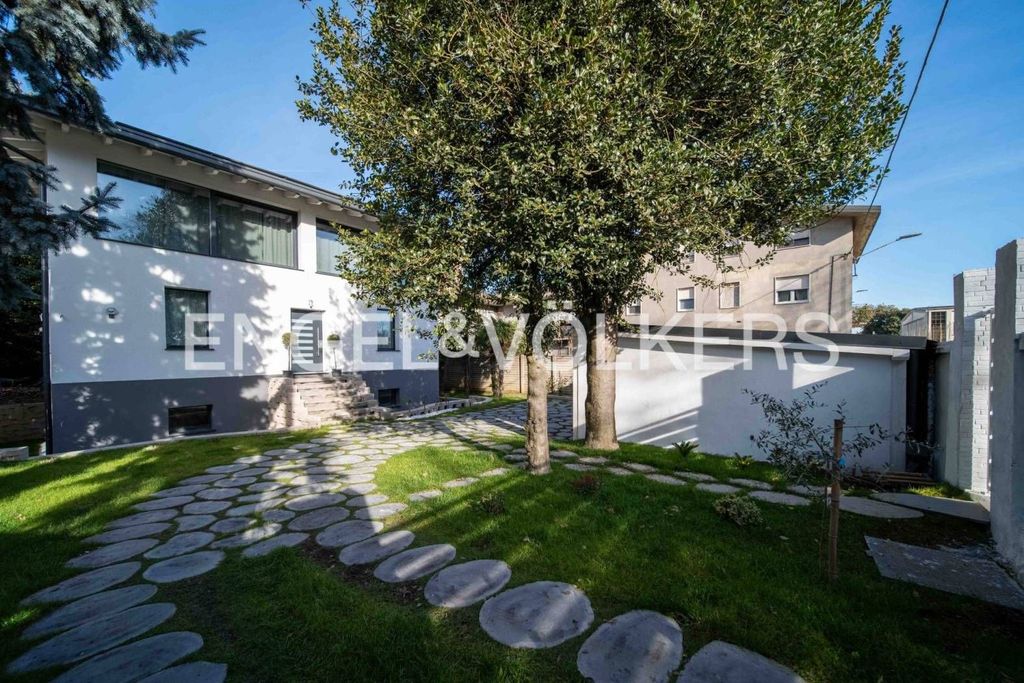Luxury House for sale in Castellanza, 790 000 €, Photo 2
