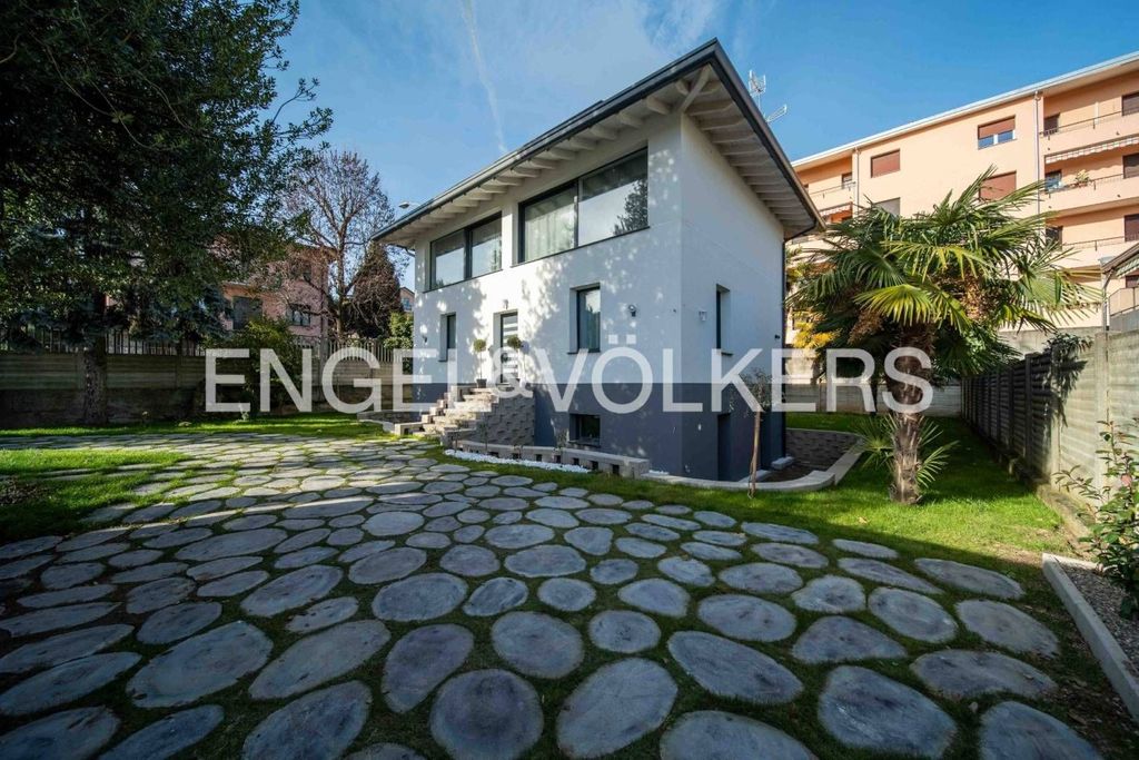 Luxury House for sale in Castellanza, 790 000 €, Photo 3