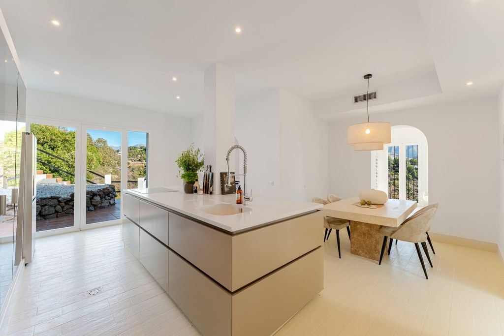 Luxury House for sale in Marbella, 2 695 000 €, Photo 7