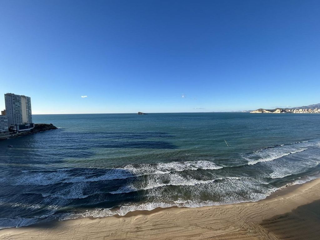 Luxury Apartment for sale in Benidorm, 680 000 €, Photo 1