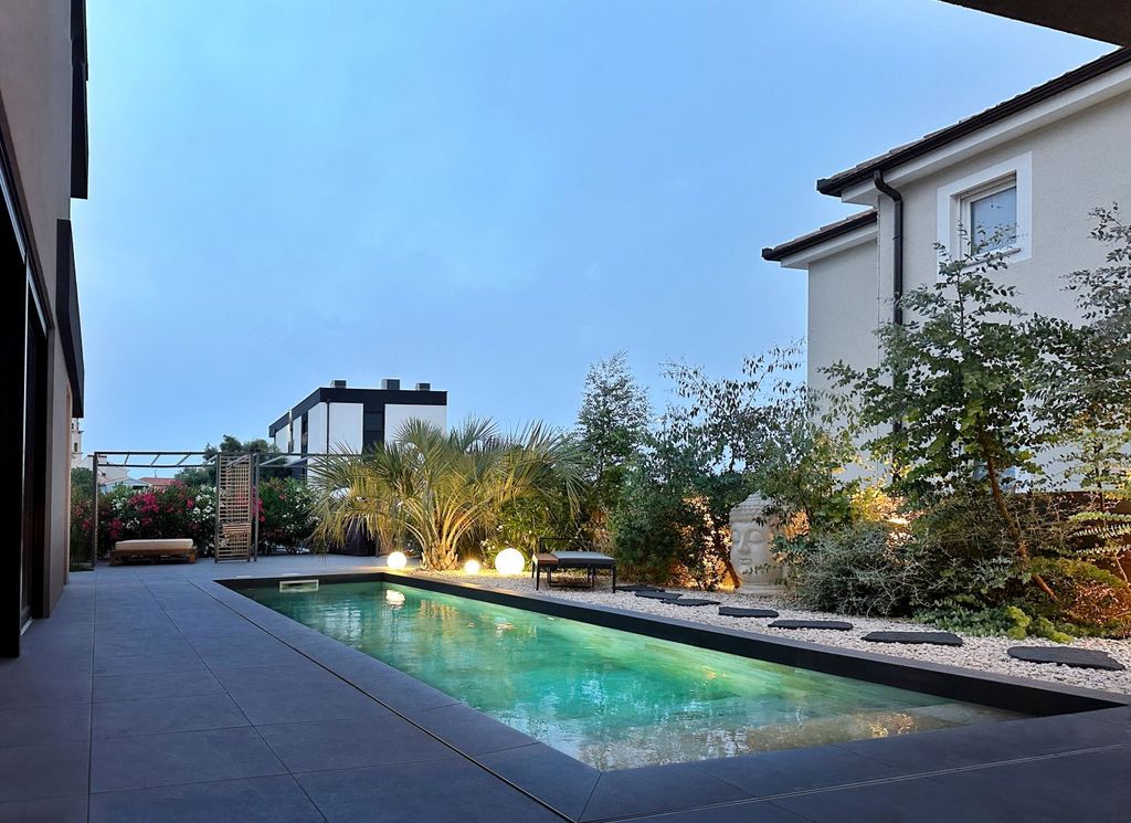 Maison de luxe à vendre à Premantura, 1 150 000 €, Photo 3