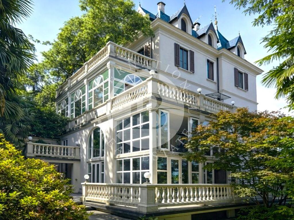 Luxury House for sale in Luino, 2 950 000 €, Photo 1