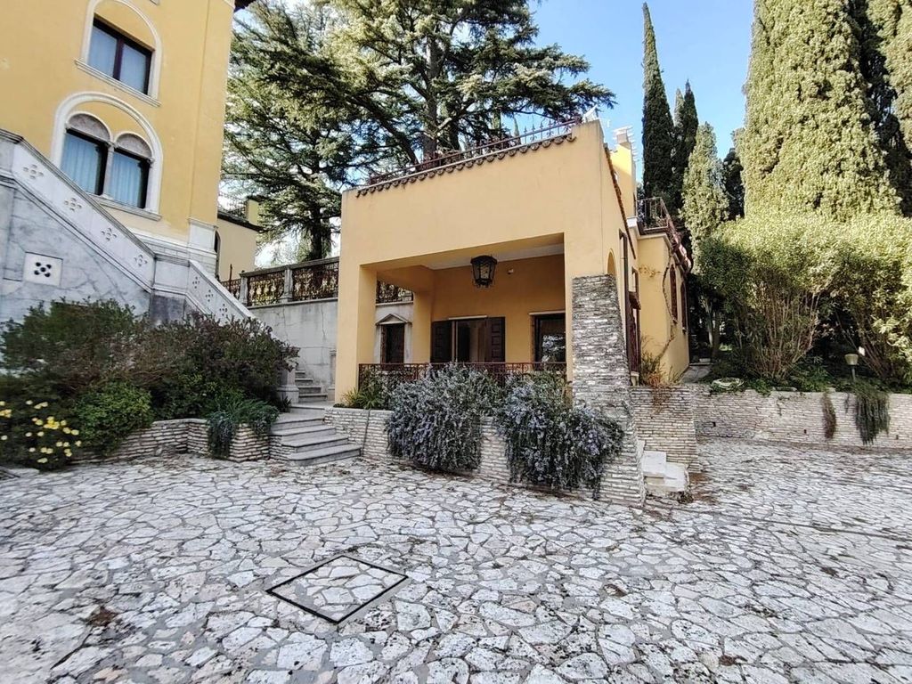 Luxury House for sale in Sirmione, 1 200 000 €, Photo 1