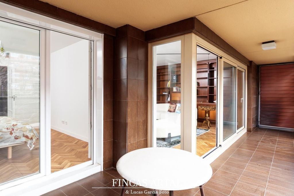 Luxury Apartment for sale in Zaragoza, 720 000 €, Photo 2