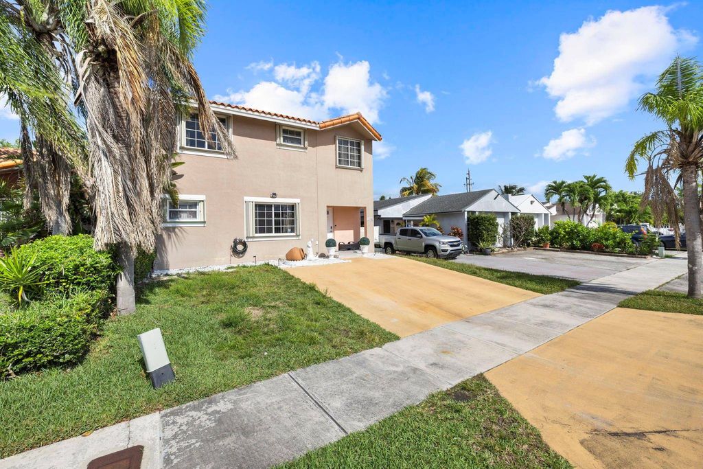 Luxury House for sale in Miami, 456 022 €, Photo 1