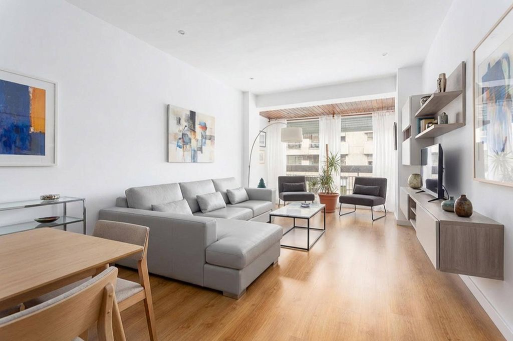 Luxury Apartment for sale in Barcelona, 520 000 €, Photo 1