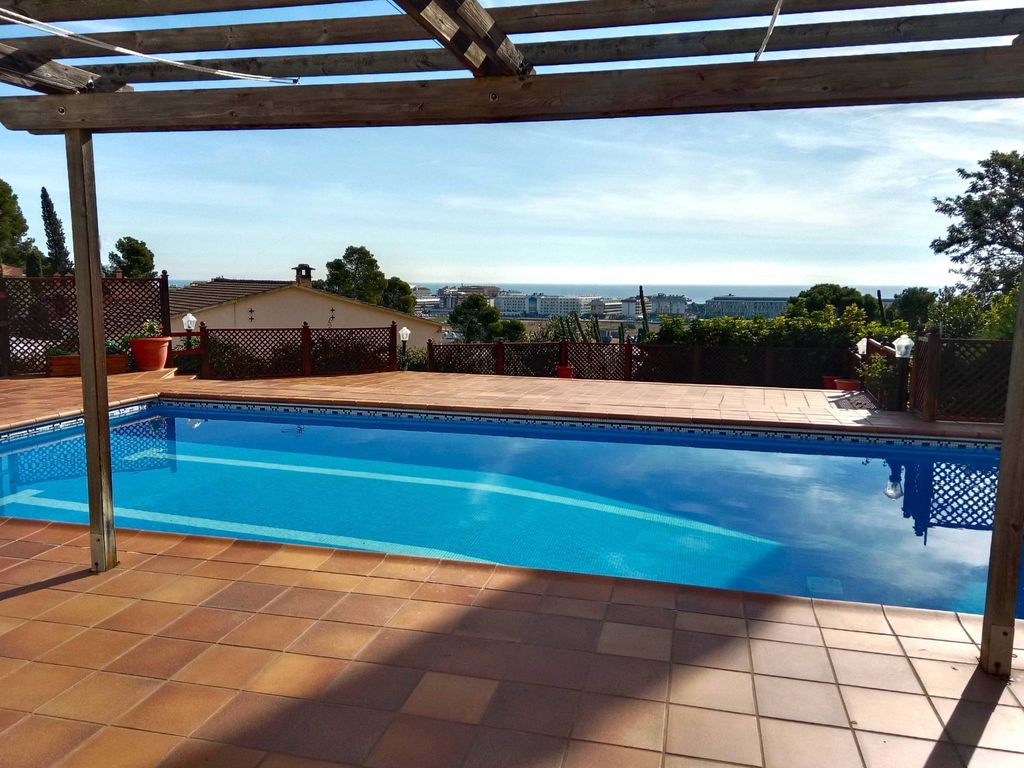 Maison de luxe à vendre à Santa Susanna, 580 000 €, Photo 1