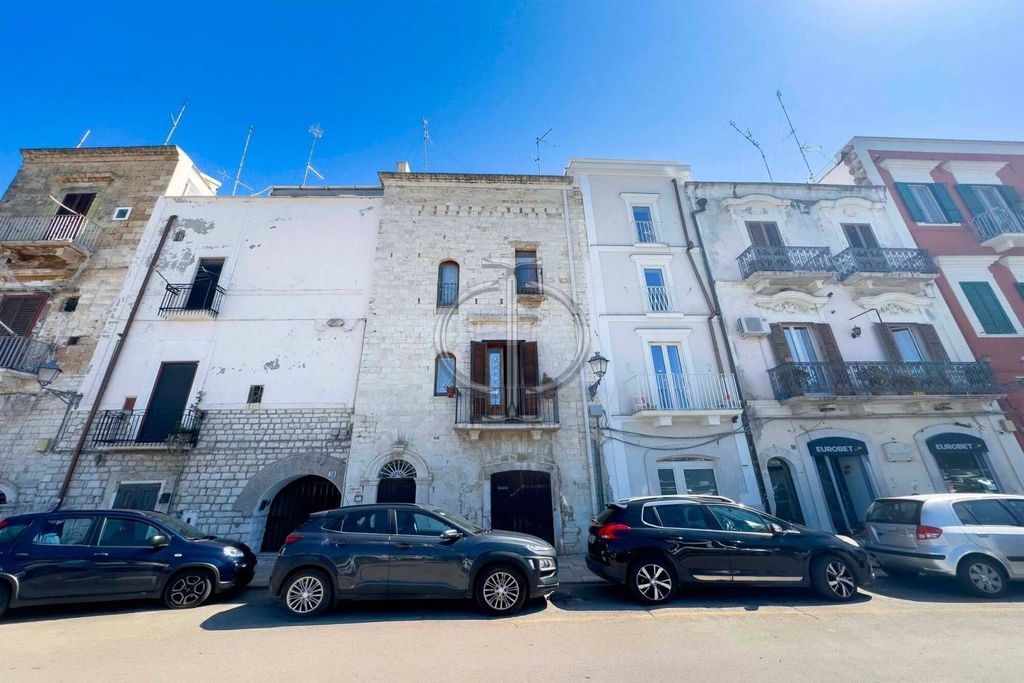 Luxury House for sale in Bari, 595 000 €, Photo 1