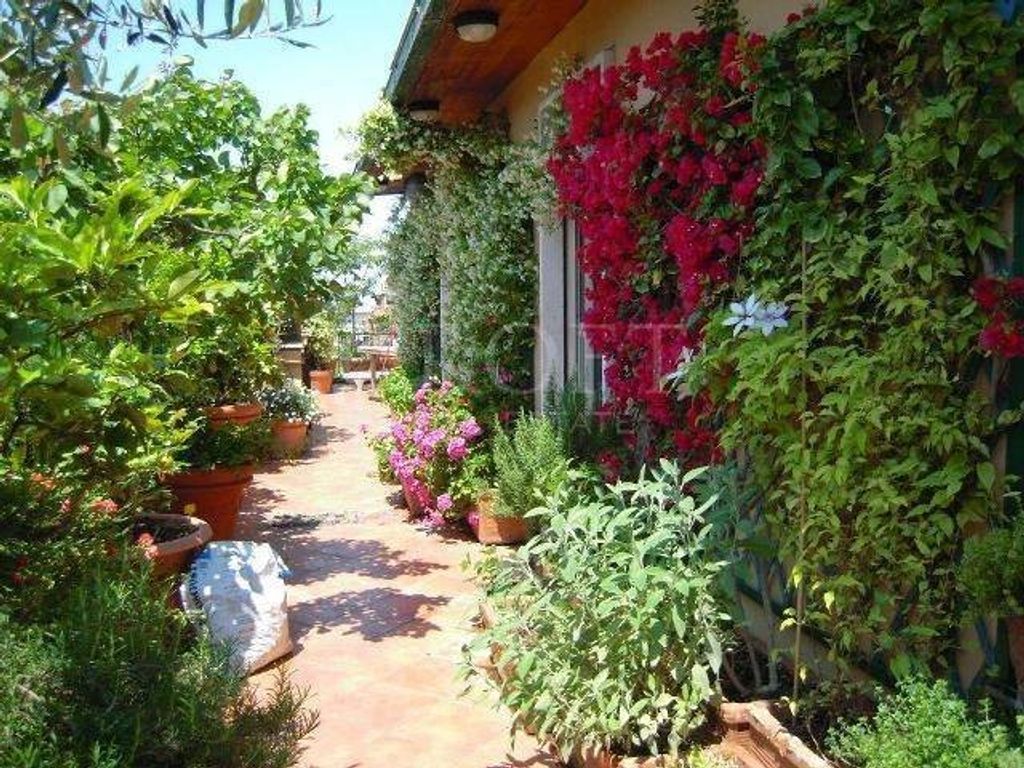 Luxury Apartment for sale in Rome, 930 000 €, Photo 1
