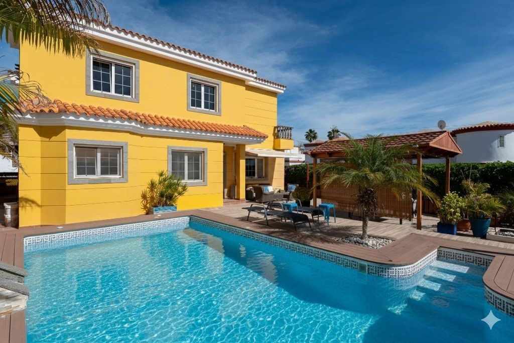 Luxury House for sale in San Bartolomé de Tirajana, 798 000 €, Photo 1