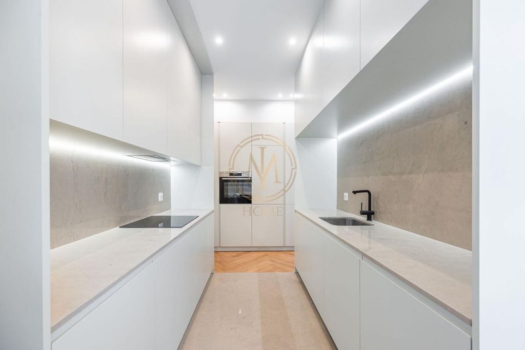 Luxury Apartment for sale in Porto, 980 000 €, Photo 1