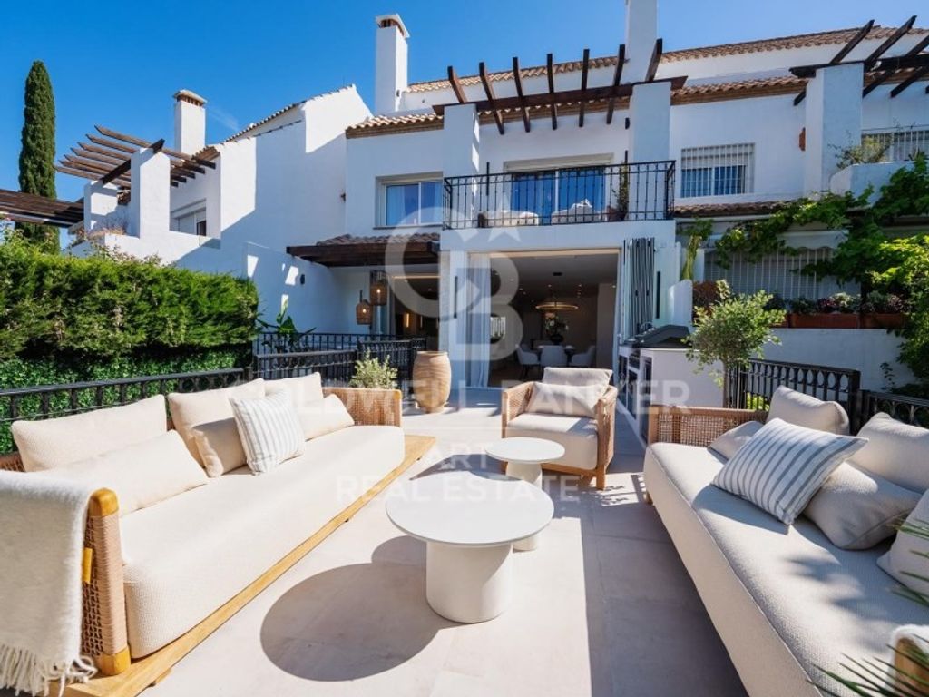 Luxury House for sale in Marbella, 2 495 000 €, Photo 2
