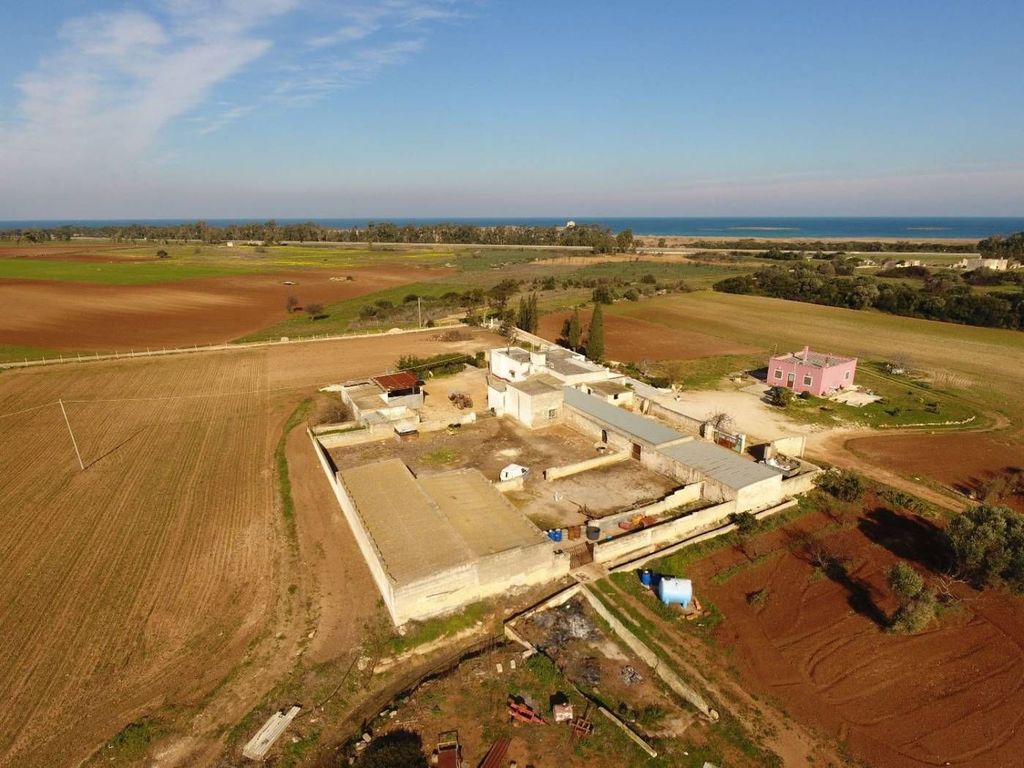 Luxury House for sale in Brindisi, 730 000 €, Photo 1
