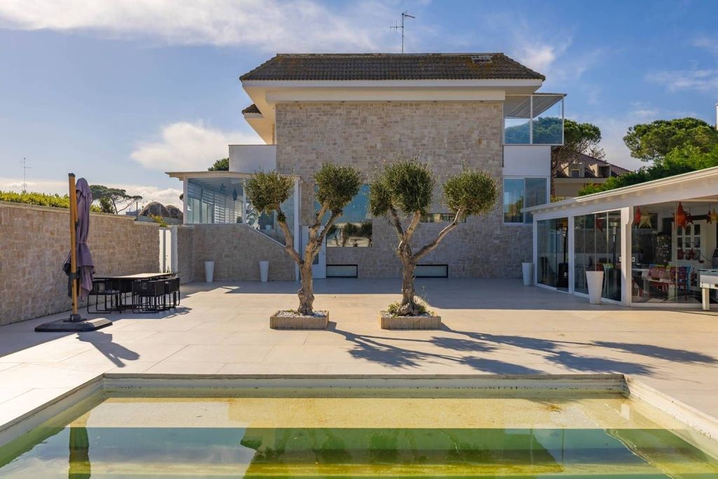 Luxury House for sale in Bari, 680 000 €, Photo 2
