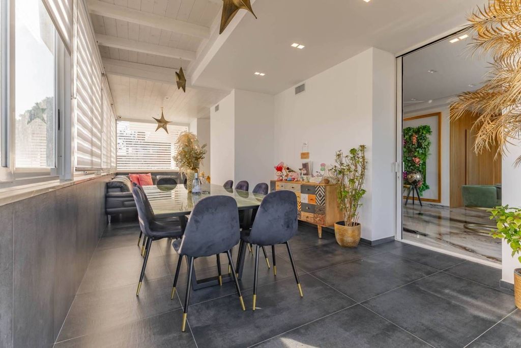 Luxury House for sale in Bari, 680 000 €, Photo 5