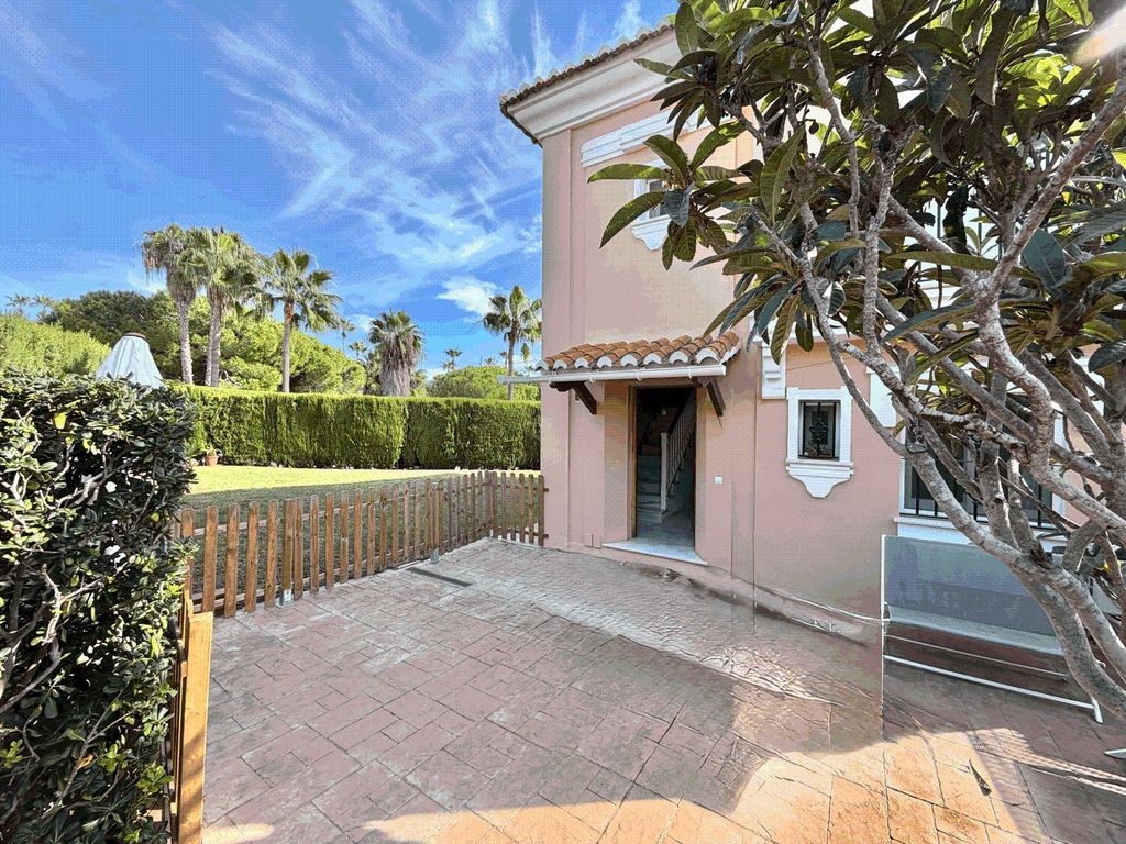 Luxury House for sale in Alcaidesa, 540 000 €, Photo 1