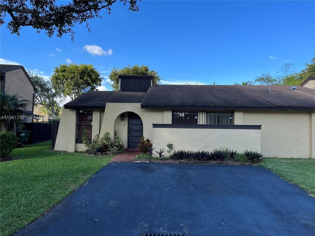 Luxury House for sale in Miami, 437 380 €, Photo 1