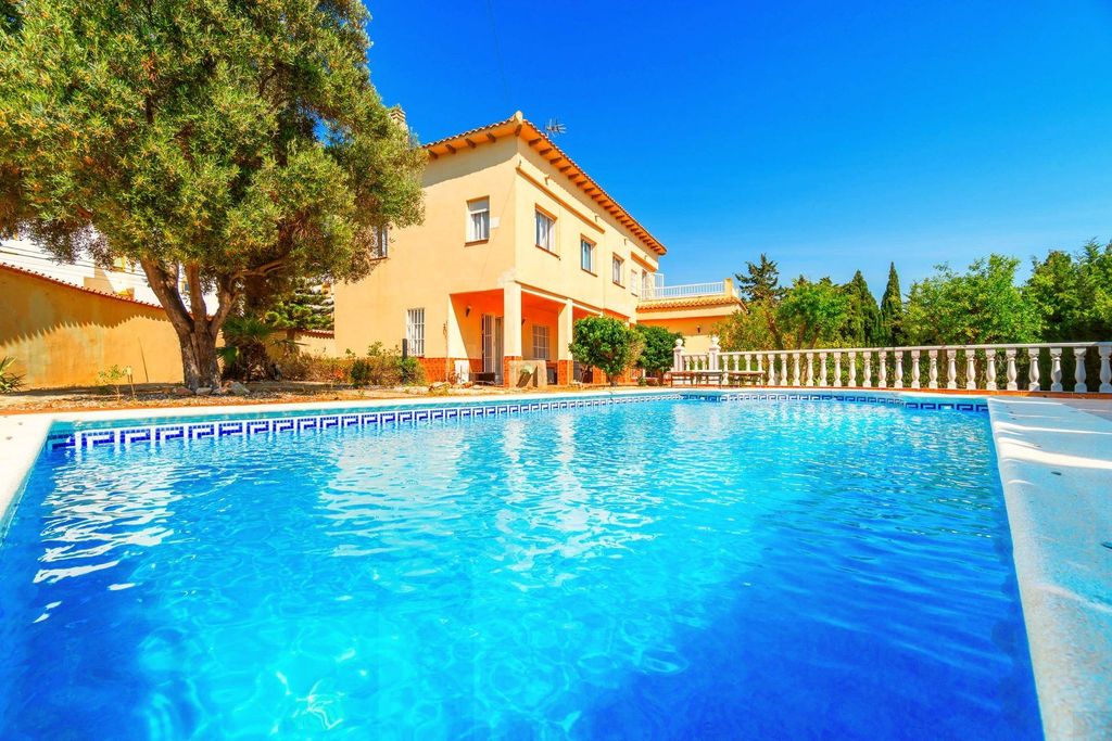Luxury House for sale in Torrevieja, 859 000 €, Photo 1