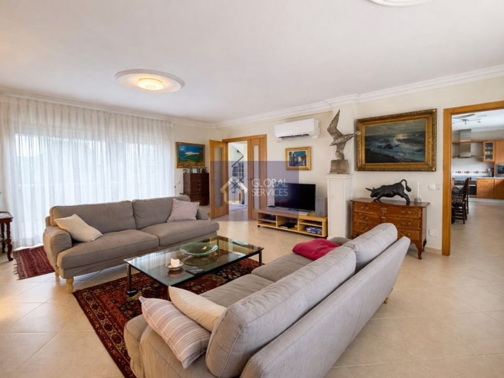 Luxury House for sale in Portimão, 575 000 €, Photo 1