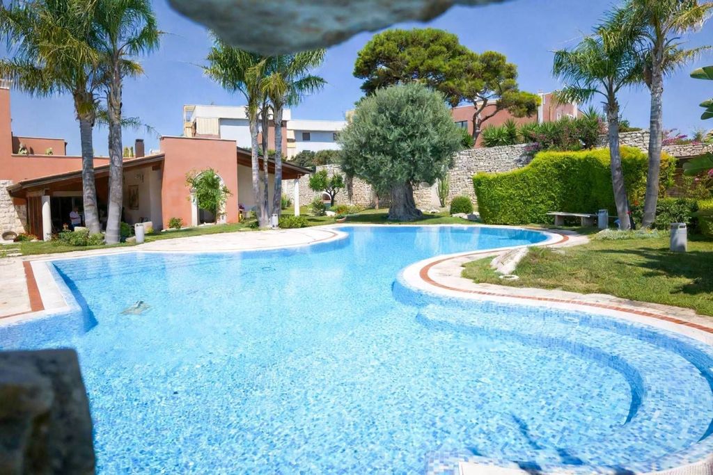 Luxury House for sale in Bisceglie, 2 750 000 €, Photo 1