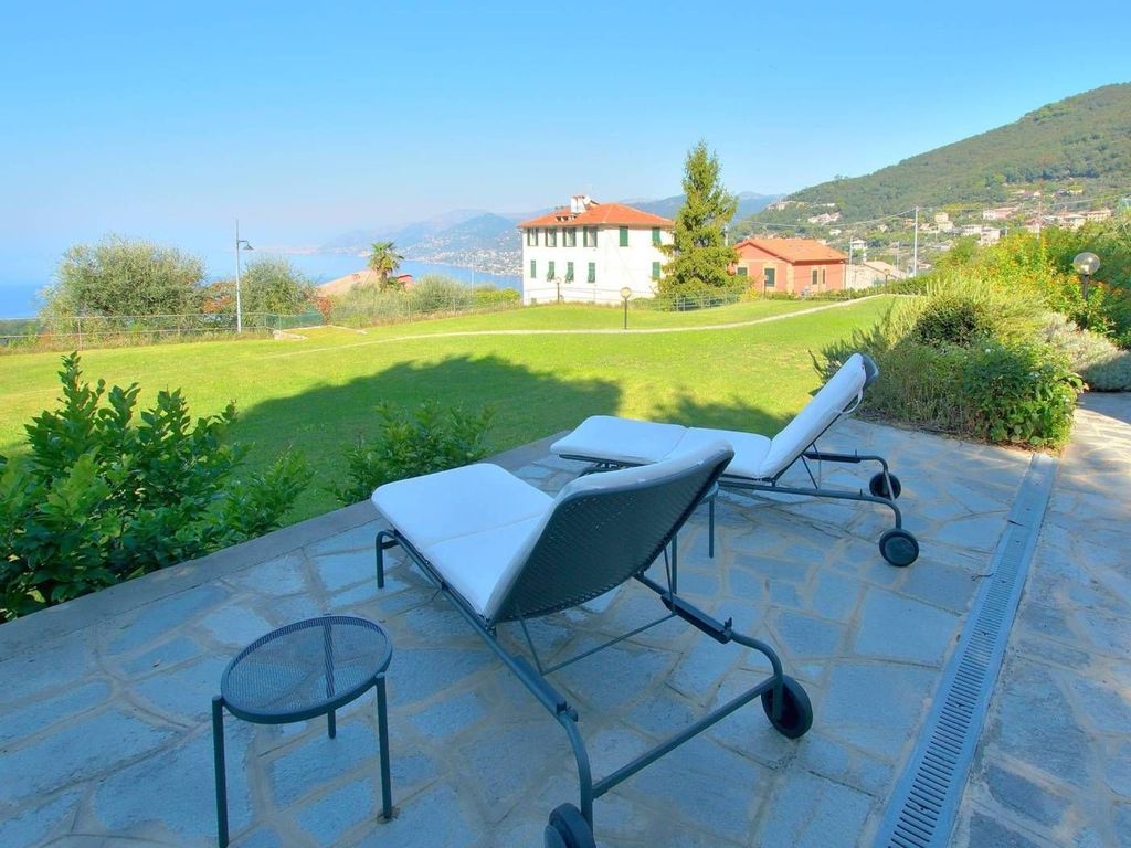 Luxury Apartment for sale in Camogli, 990 000 €, Photo 2