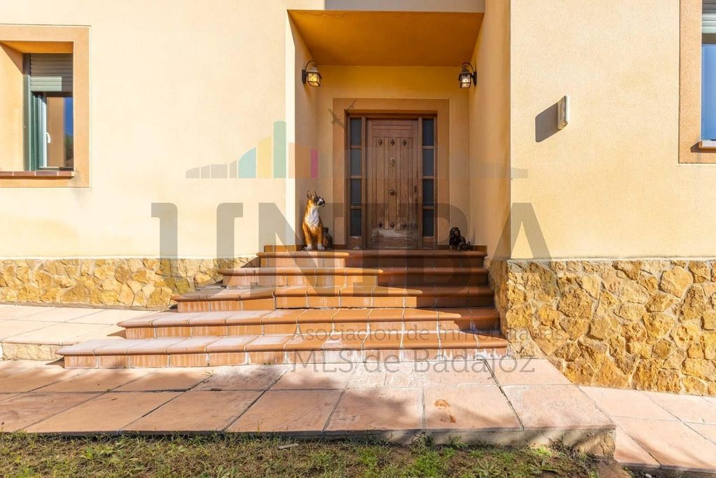 Luxury House for sale in Badajoz, 600 000 €, Photo 3
