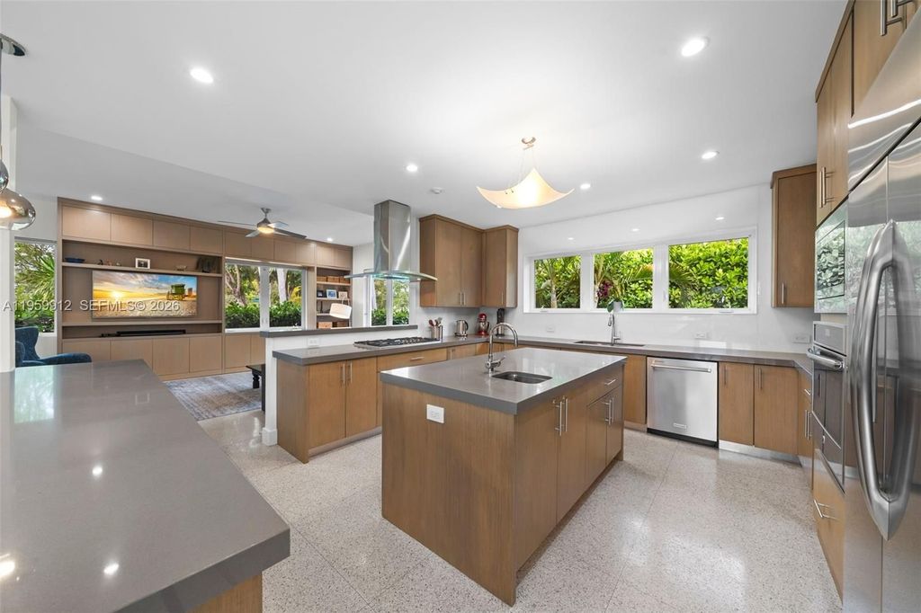 Luxury House for sale in Miami Beach, 2 834 329 €, Photo 5