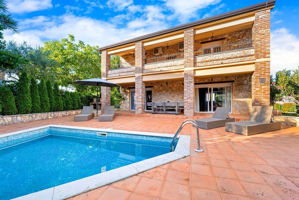 Maison de luxe à vendre à Funtana, 571 000 €, Photo 3