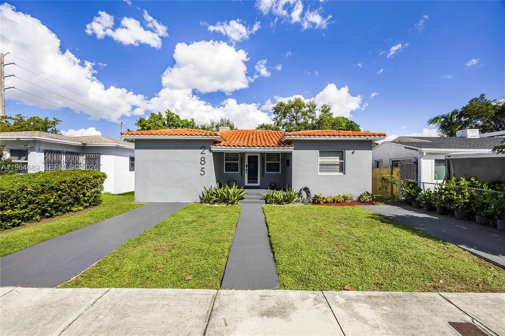 Luxury House for sale in Miami, 841 710 €, Photo 1