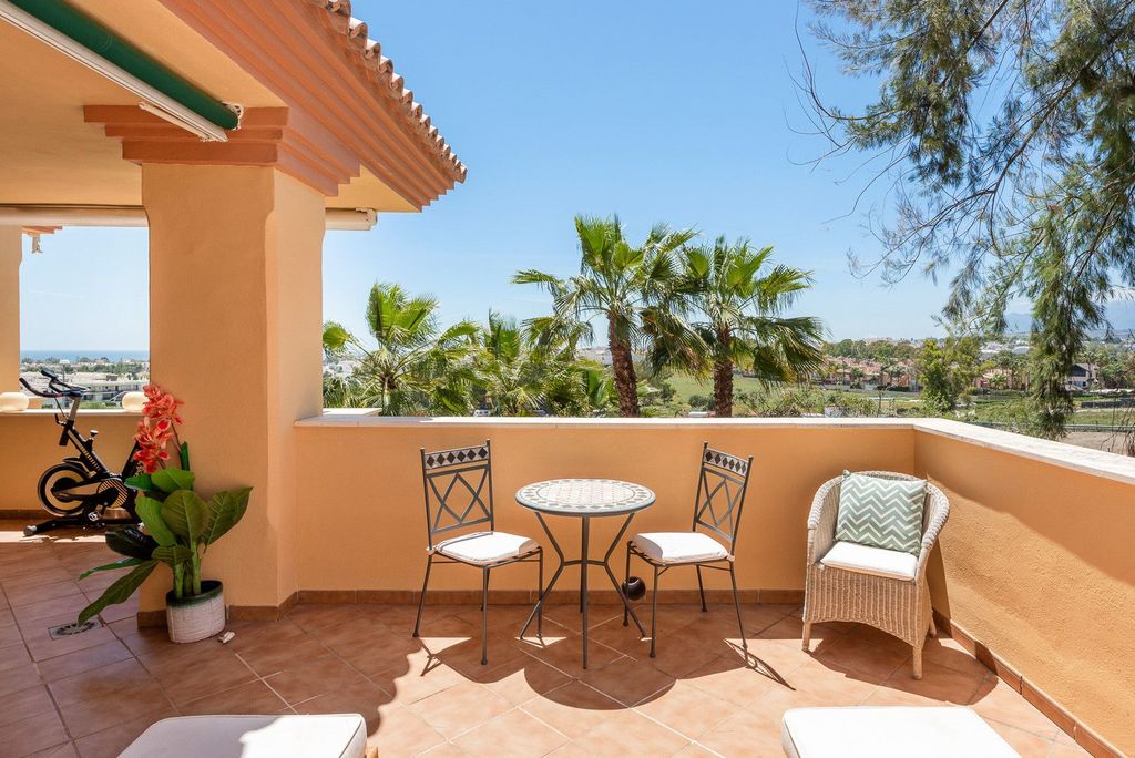 Luxury Apartment for sale in Nueva Andalucia, 845 000 €, Photo 2