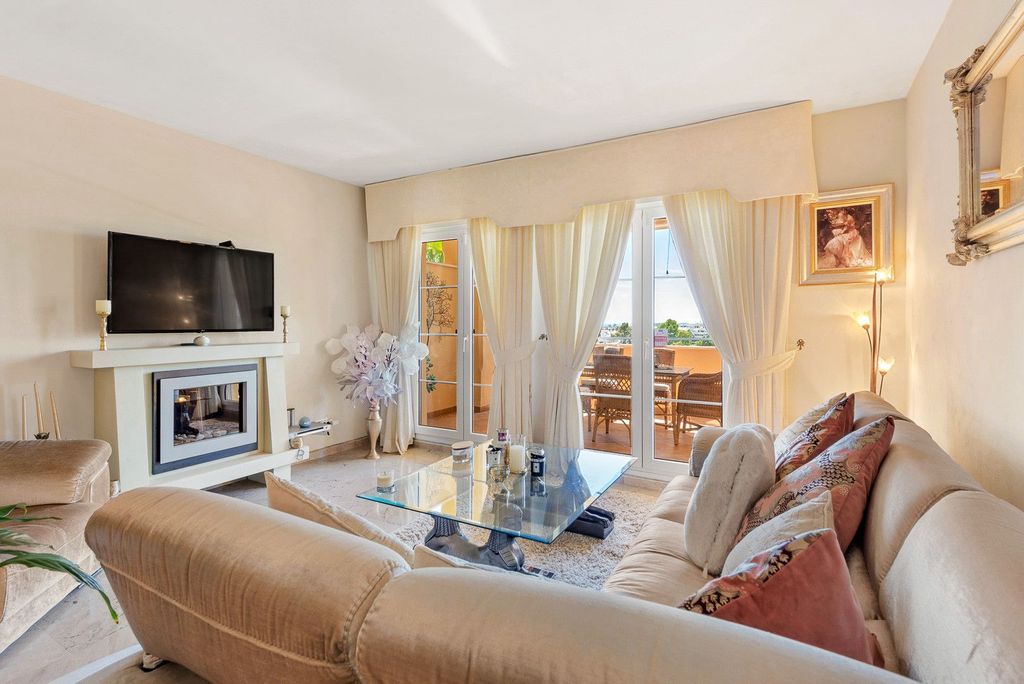 Luxury Apartment for sale in Nueva Andalucia, 845 000 €, Photo 5