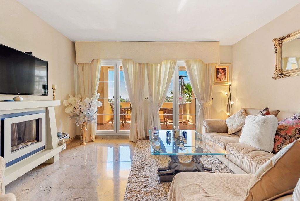Luxury Apartment for sale in Nueva Andalucia, 845 000 €, Photo 6