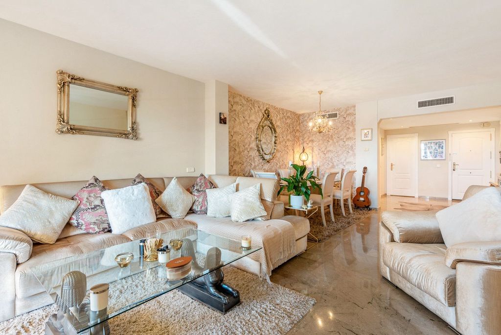 Luxury Apartment for sale in Nueva Andalucia, 845 000 €, Photo 7