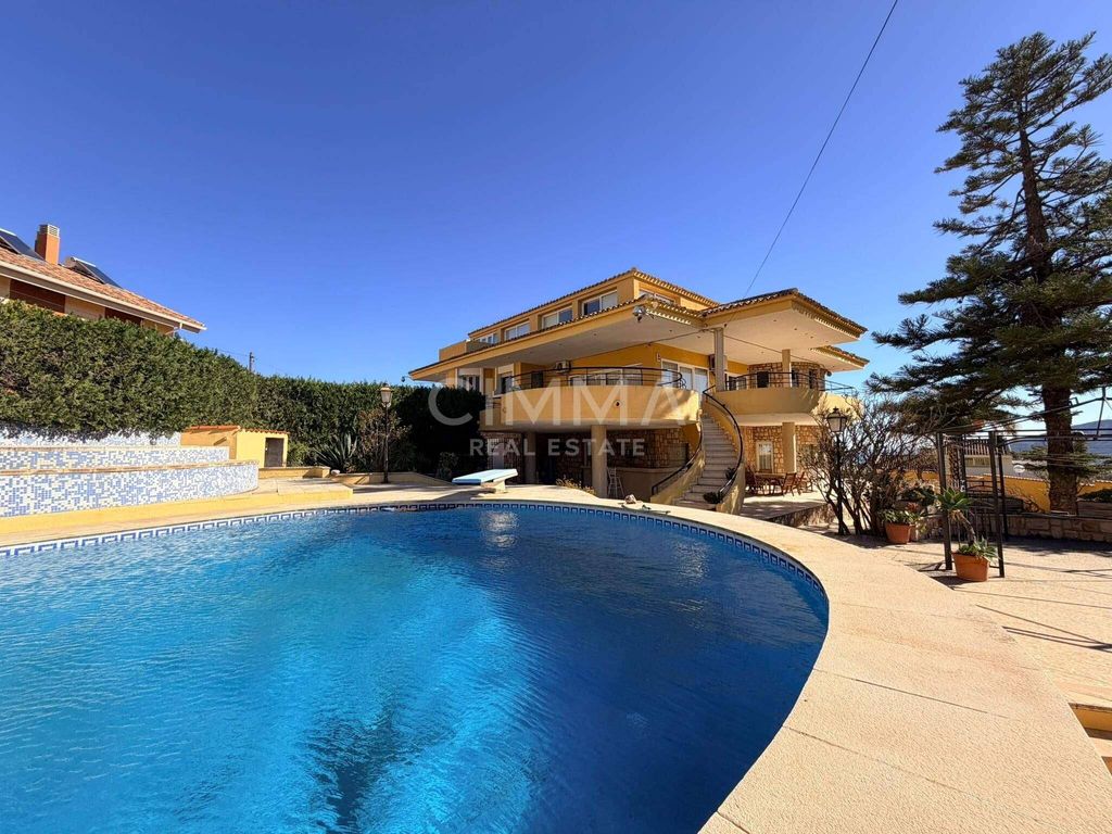 Luxury House for sale in La Nucia, 1 190 000 €, Photo 1