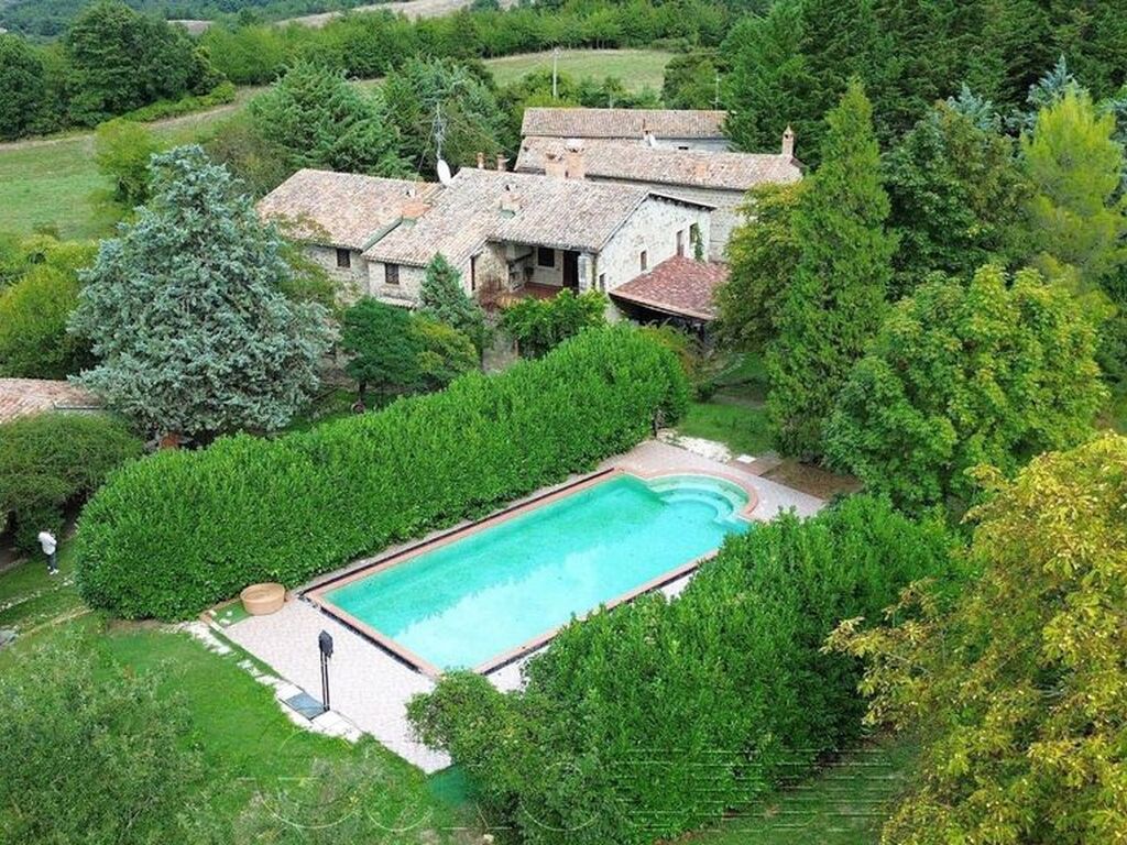 Luxury House for sale in Gubbio, 540 000 €, Photo 1