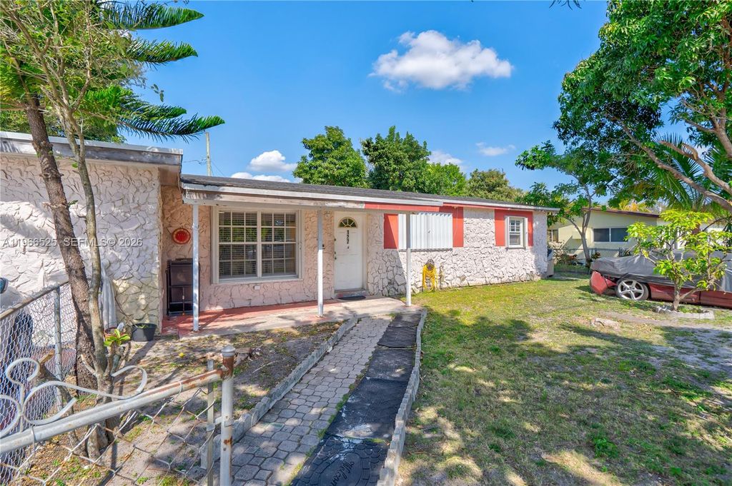 Luxury House for sale in Miami, 421 097 €, Photo 2