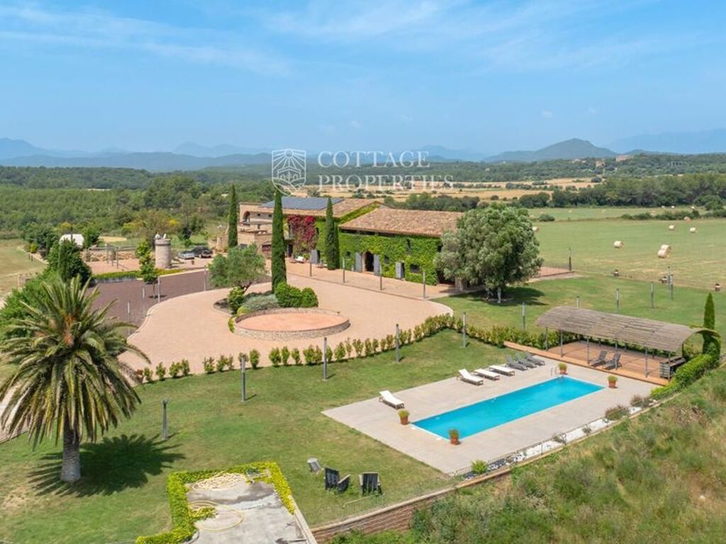 Maison de luxe à vendre à Llers, 2 200 000 €, Photo 1