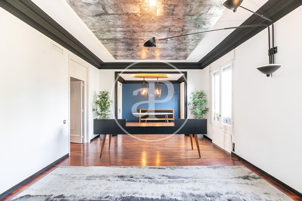 Luxury Apartment for sale in Barcelona, 1 290 000 €, Photo 1